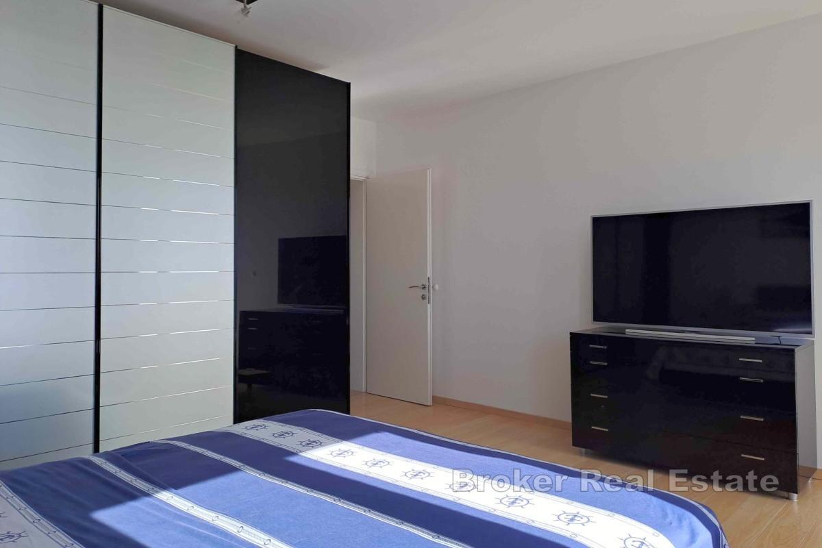 Przestronny apartament z tawerną i widokiem na morze