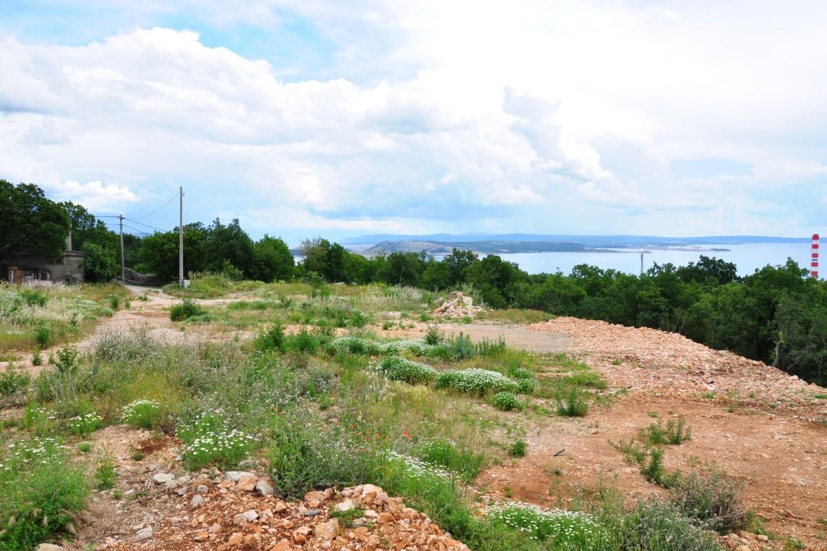 Terrain constructible avec vue panoramique et avant-projet
