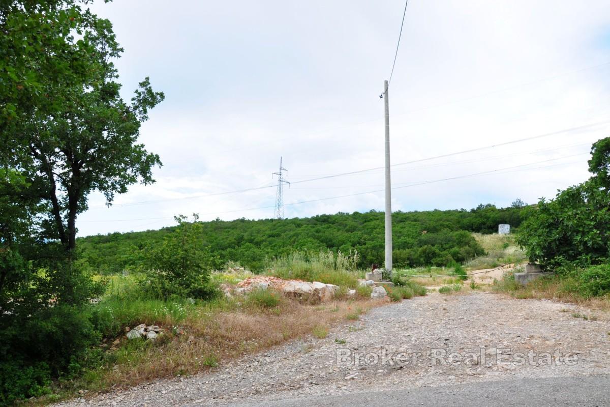 Stavební pozemek s panoramatickým výhledem a předběžným návrhem