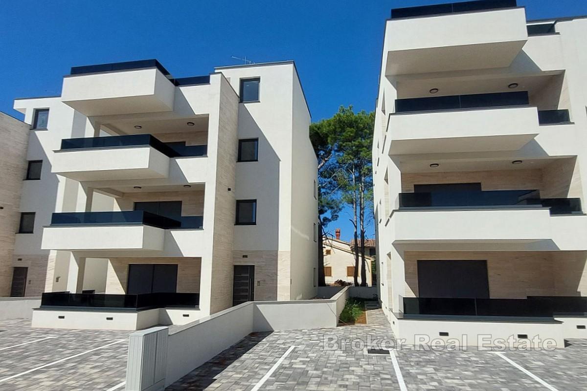 Nowoczesny apartament z dwiema sypialniami blisko plaży