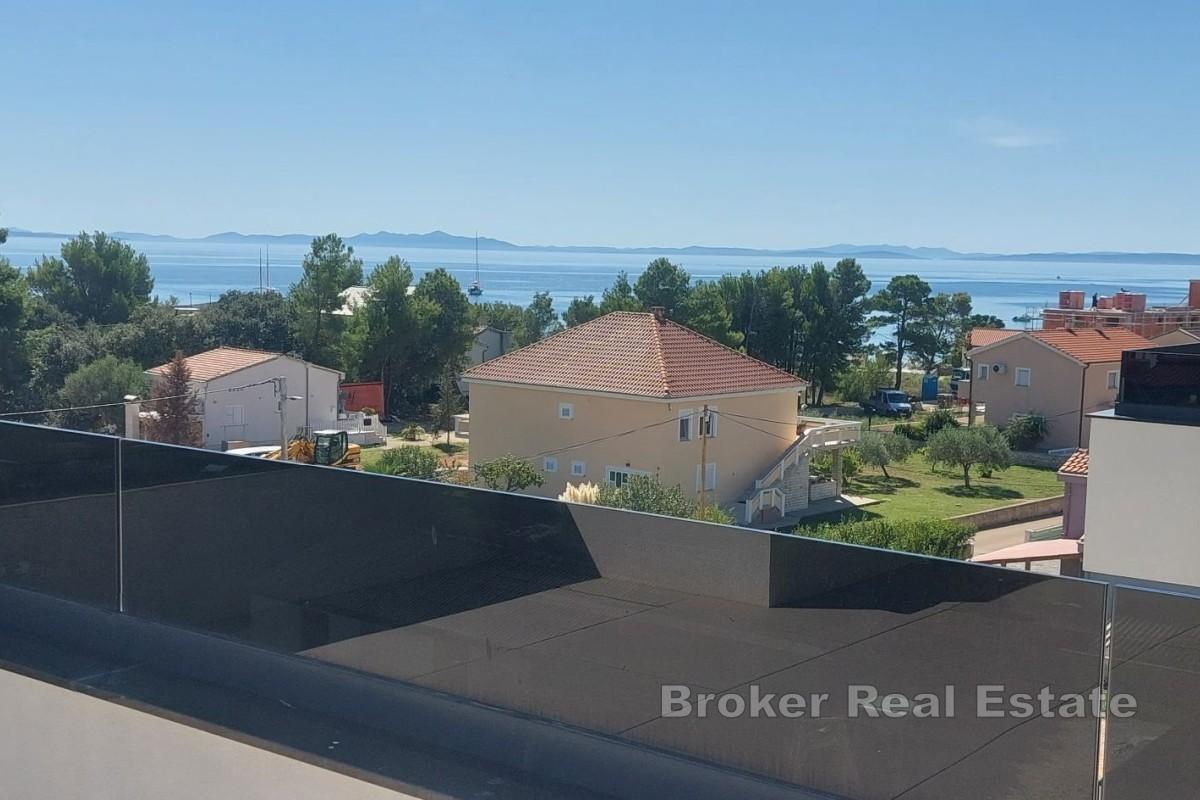 Nowoczesny apartament z dwiema sypialniami blisko plaży