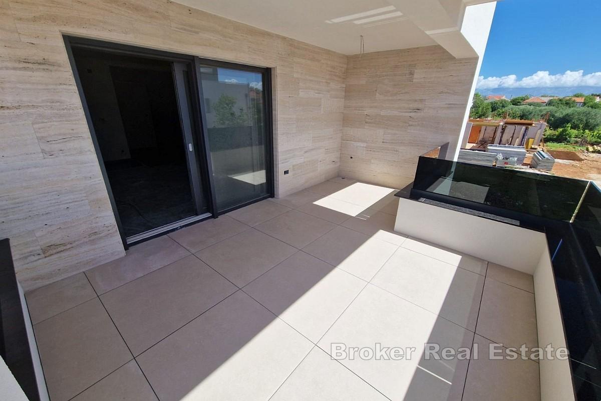 Nowoczesny apartament z dwiema sypialniami blisko plaży