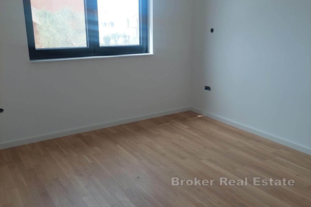 Maison moderne à deux étages avec vue sur la mer