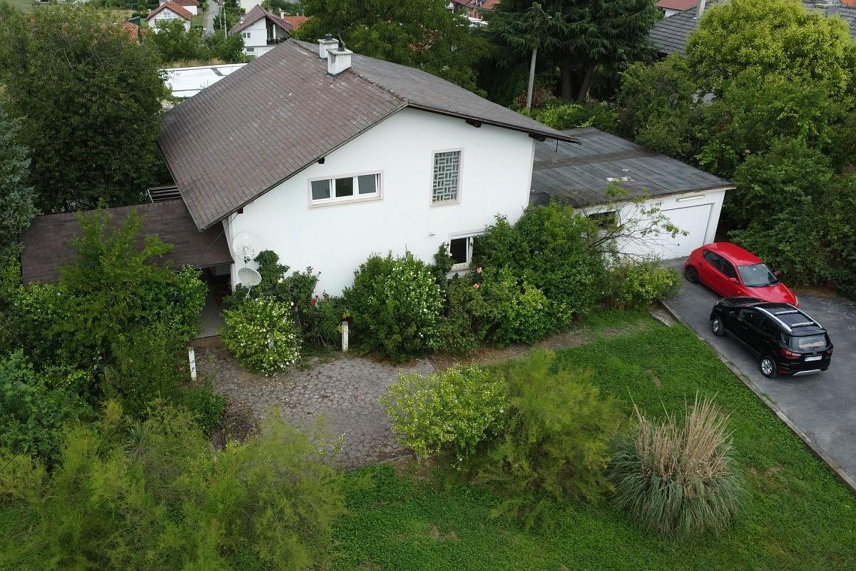 Tenuta familiare con casa e frutteto a Donja Stubica