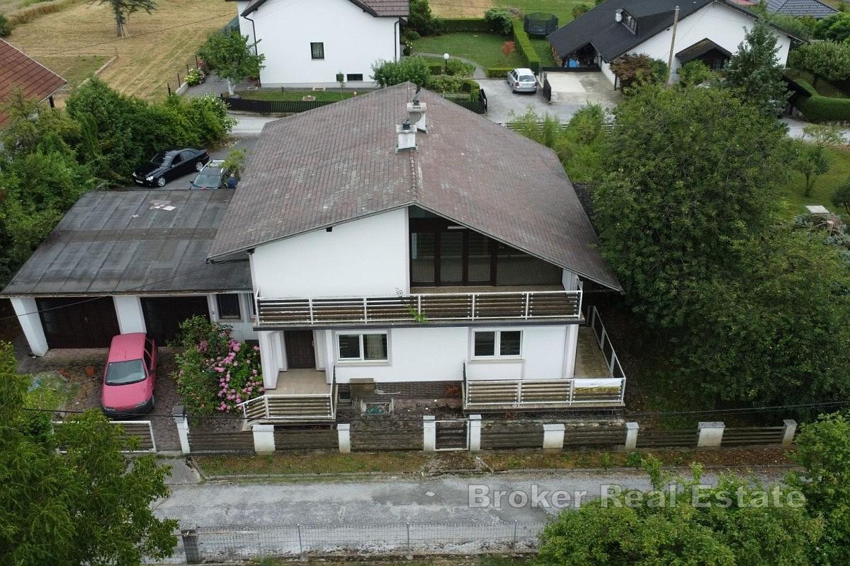 Tenuta familiare con casa e frutteto a Donja Stubica