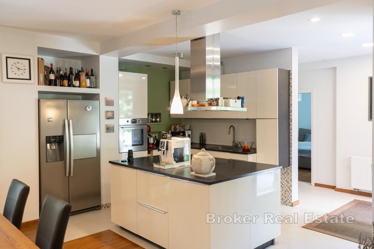 Modern villa med pool