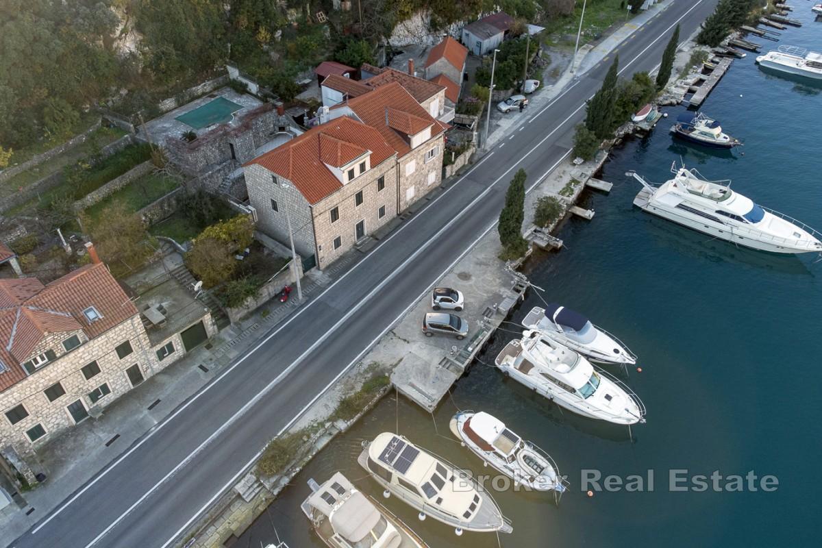 Vila s bazénem v blízkosti moře