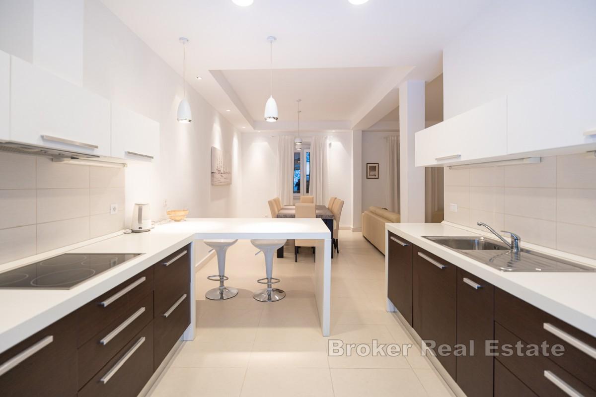 Vila s bazénem v blízkosti moře