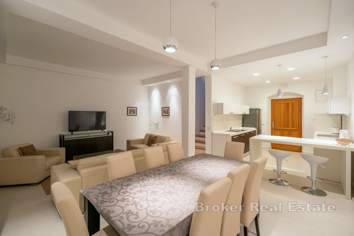 Vila s bazénem v blízkosti moře