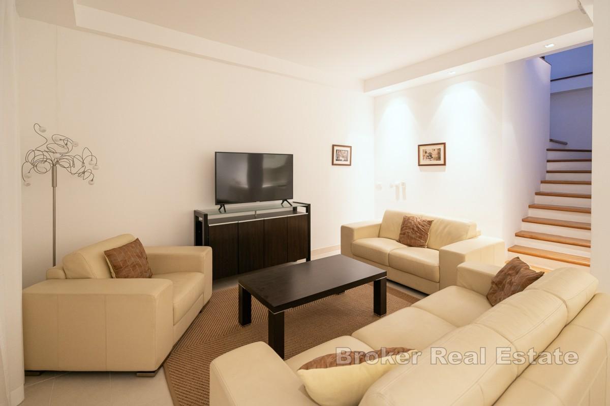 Vila s bazénem v blízkosti moře