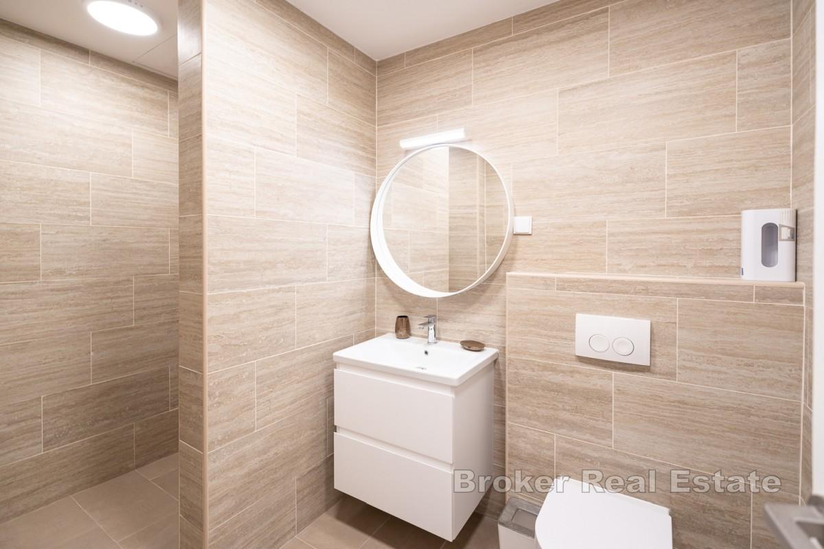 Vila s bazénem v blízkosti moře