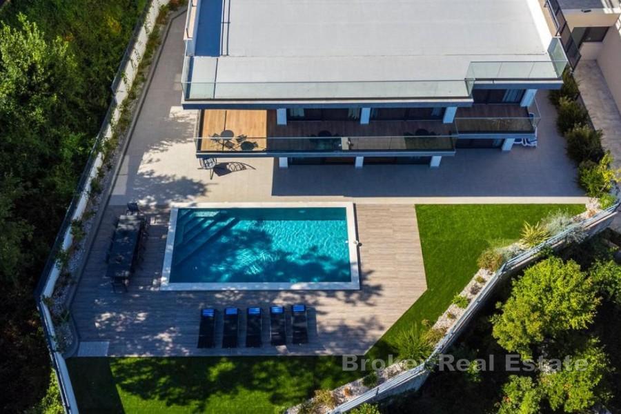 Modern villa med panoramautsikt över havet nära Lovran