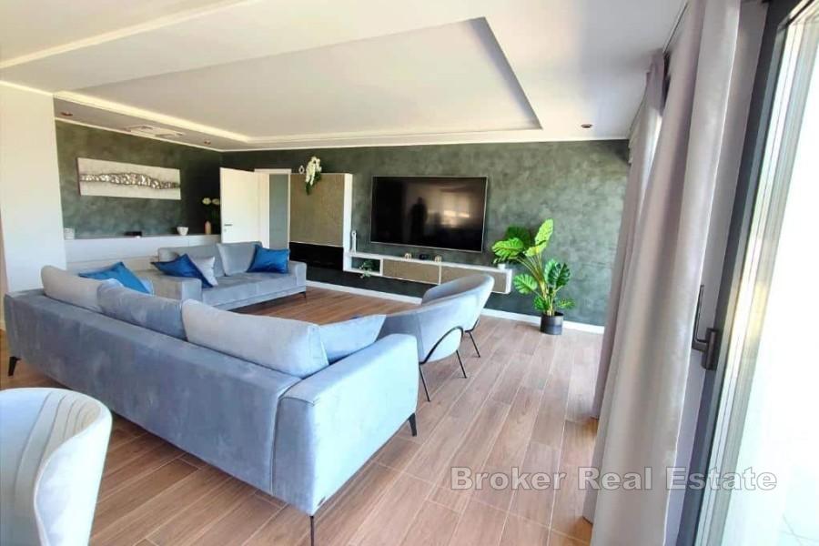 Villa moderna con vista panoramica sul mare vicino a Laurana