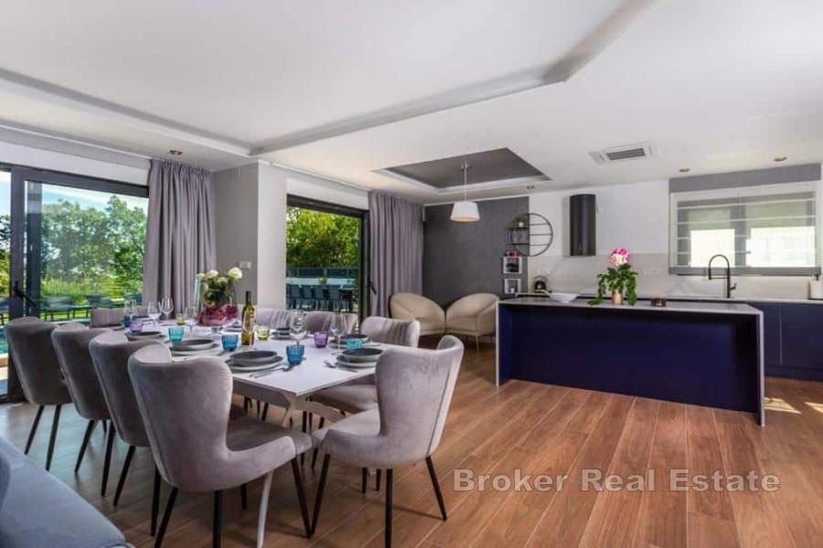 Villa moderna con vista panoramica sul mare vicino a Laurana