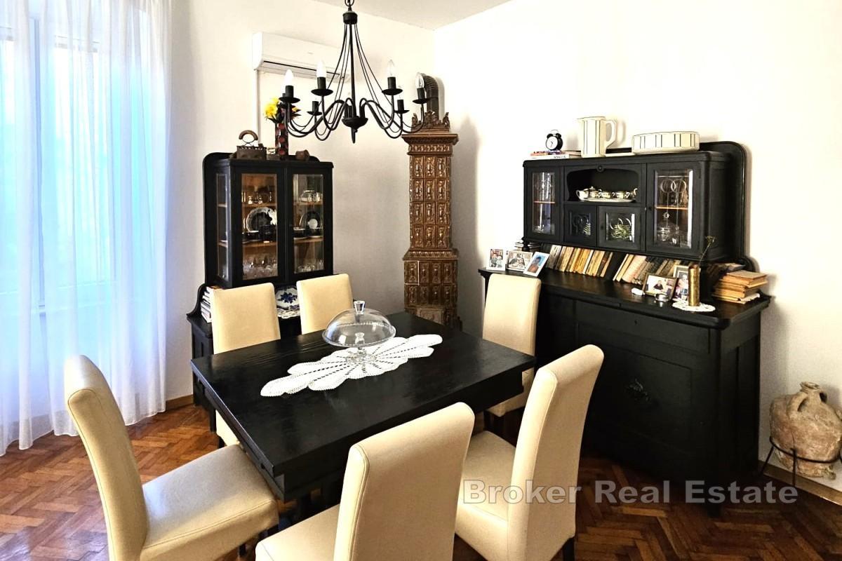 Просторная квартира на первом этаже рядом со Страдуном