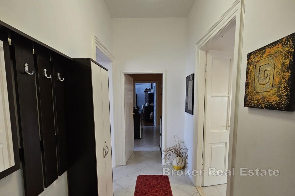 Просторная квартира на первом этаже рядом со Страдуном