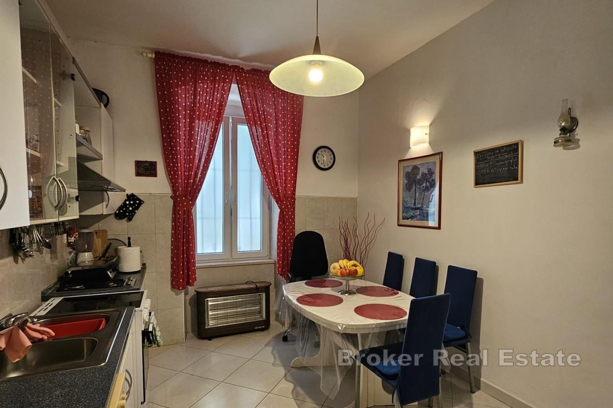 Просторная квартира на первом этаже рядом со Страдуном