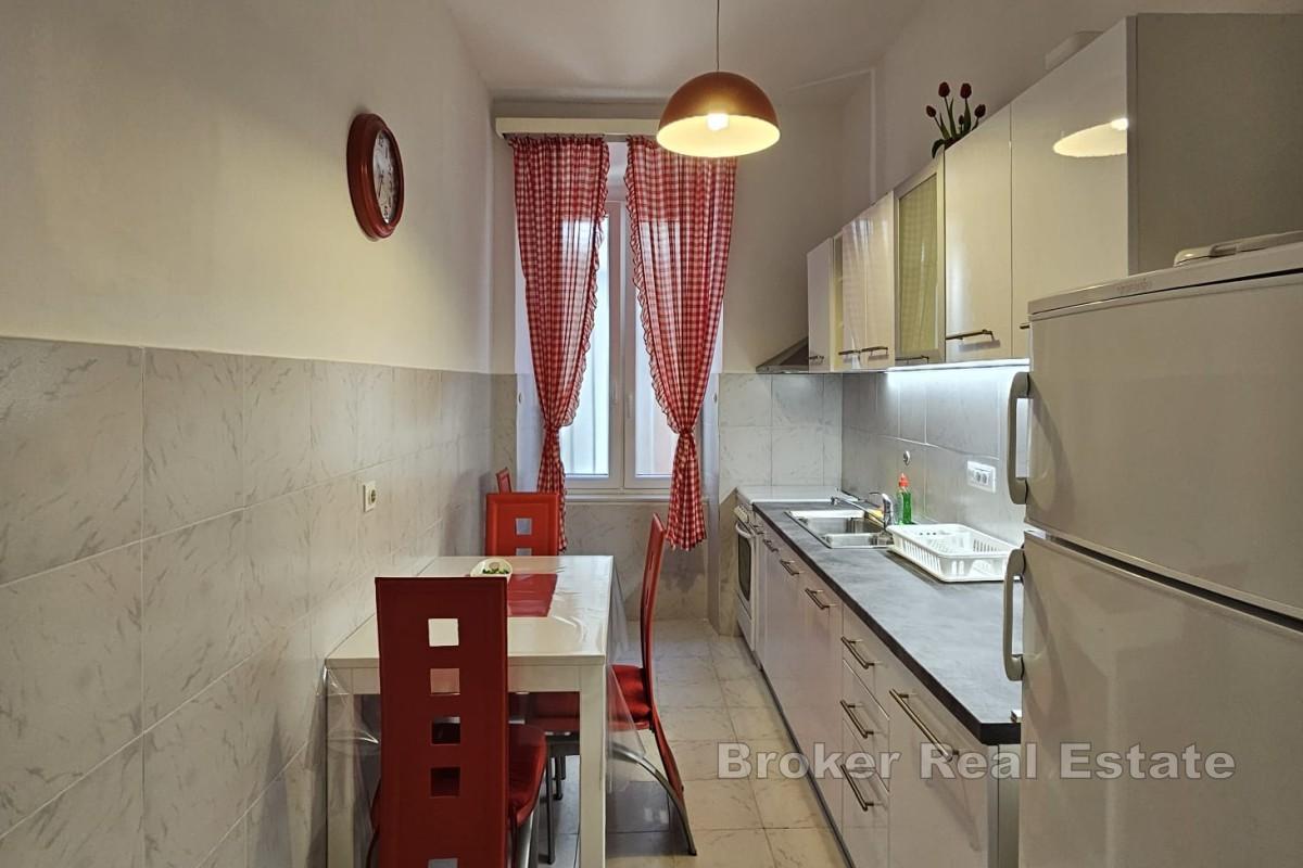 Просторная квартира на первом этаже рядом со Страдуном