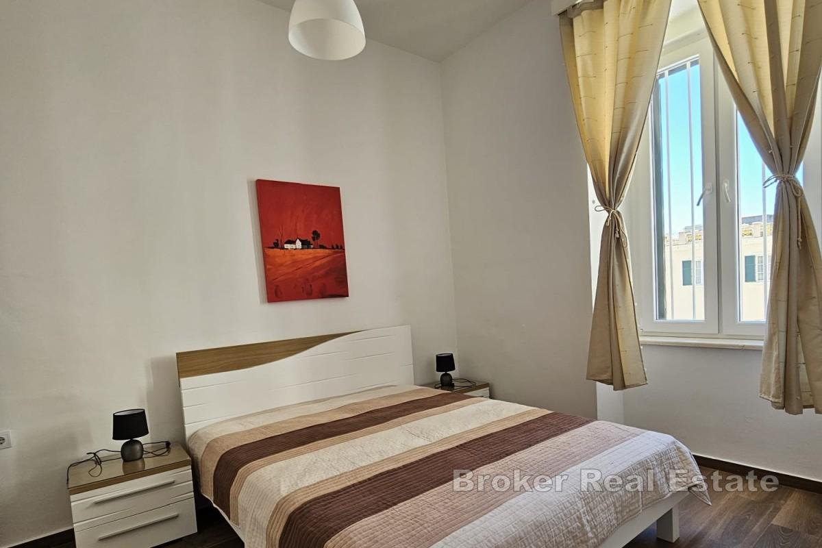 Romslig leilighet i første etasje nær Stradun