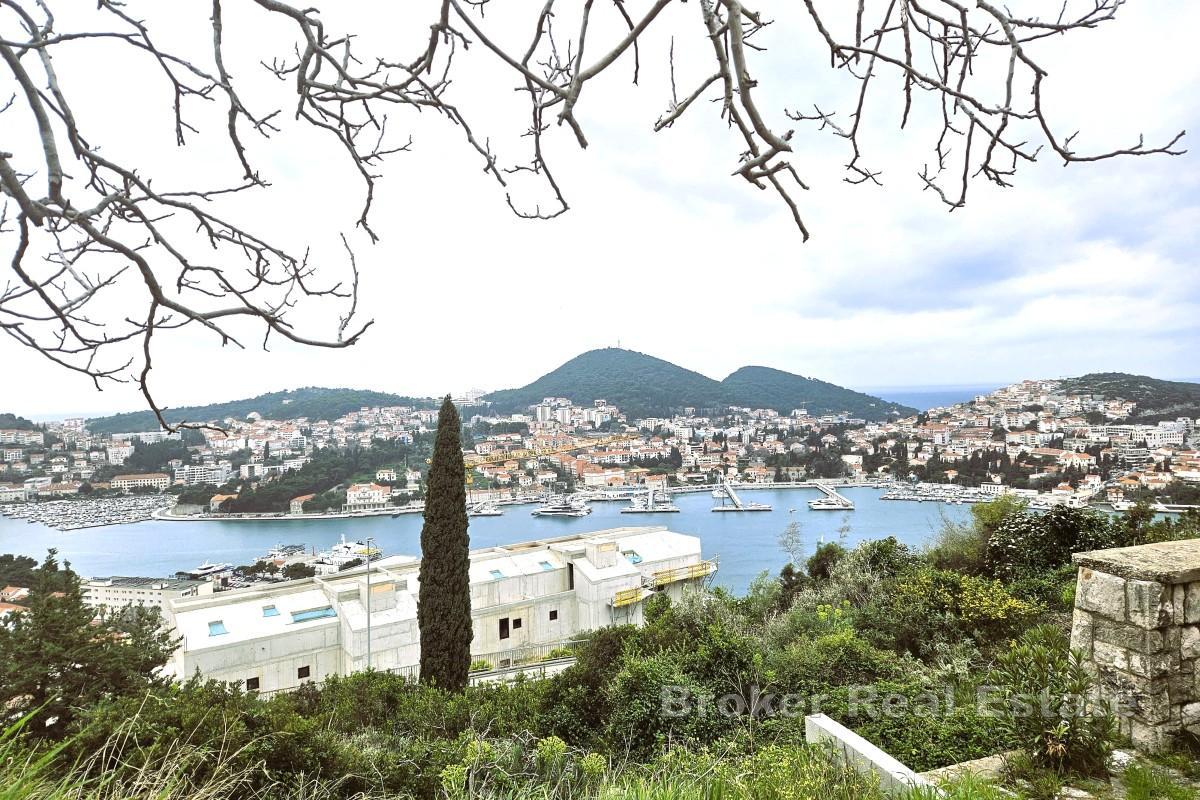 Casa con due appartamenti in posizione tranquilla