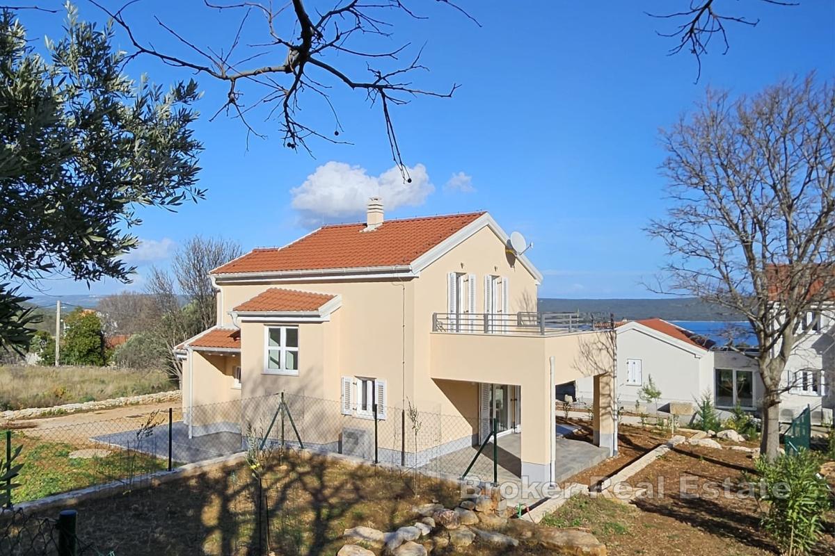 Dom w spokojnej okolicy z widokiem na morze