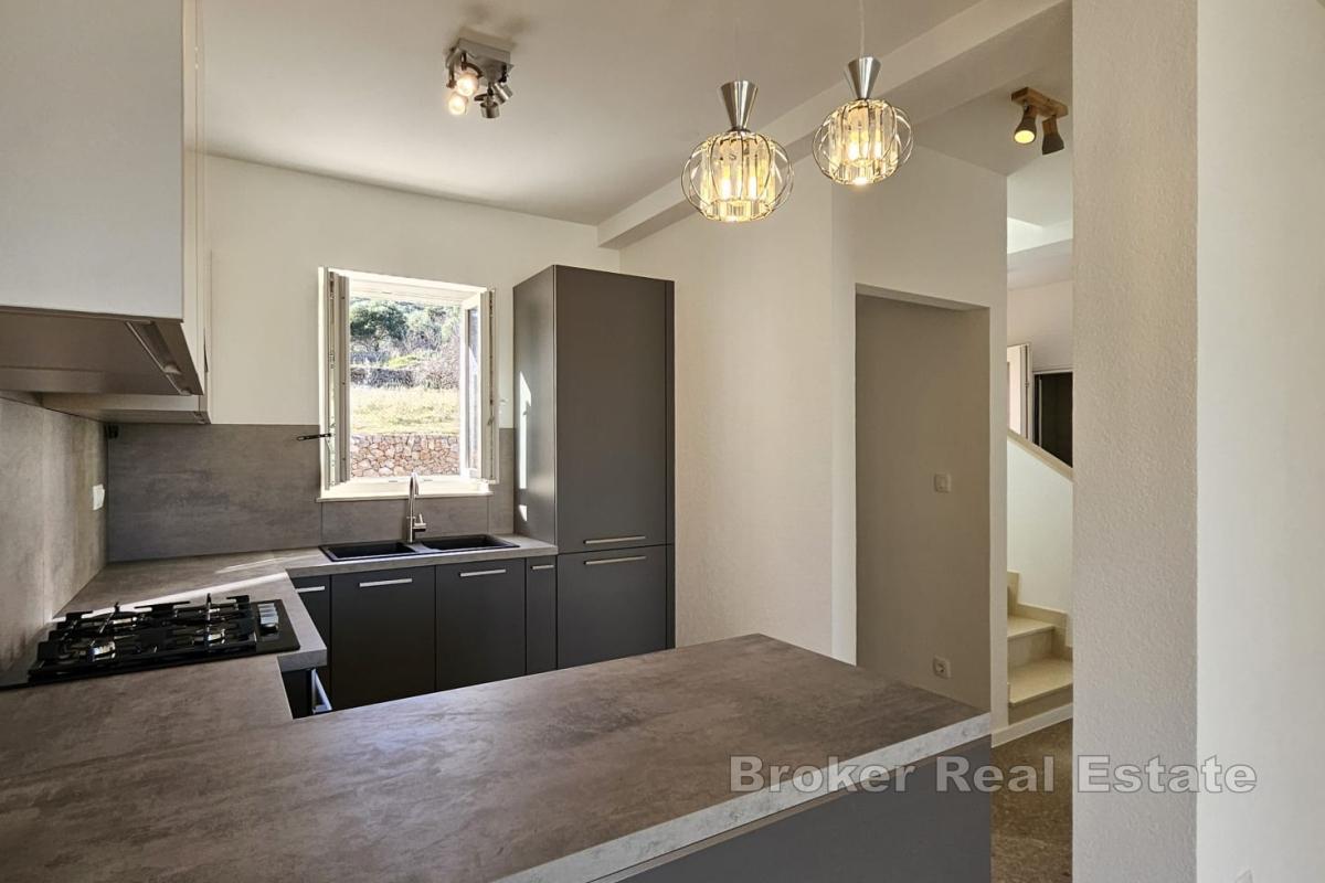 Hus i lugnt läge med havsutsikt