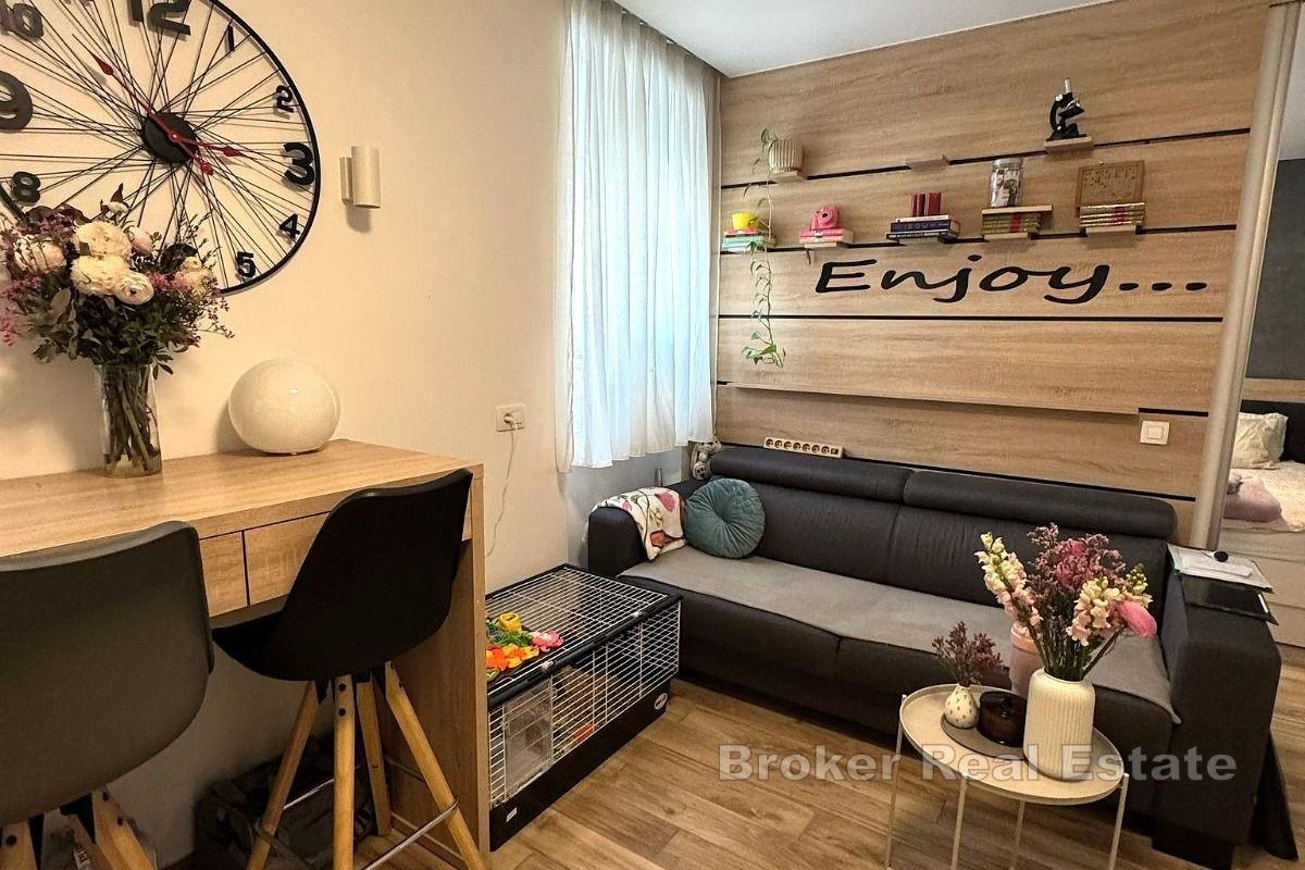 Wohnung mit zwei Wohneinheiten und Parkplatz