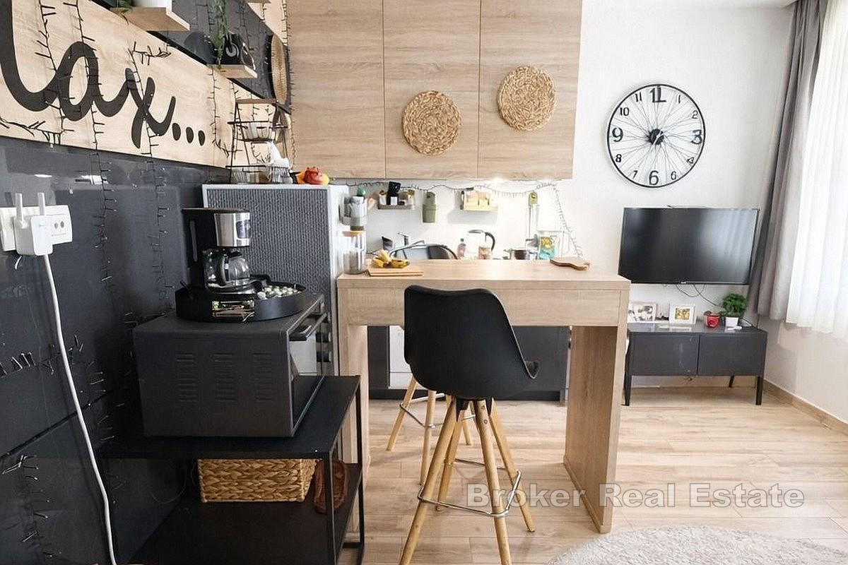 Квартира с двумя отдельными жилыми помещениями и парковкой