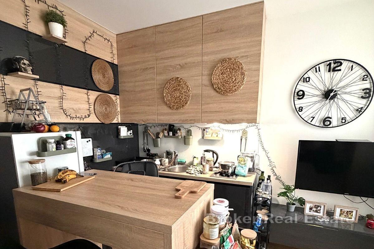 Квартира с двумя отдельными жилыми помещениями и парковкой