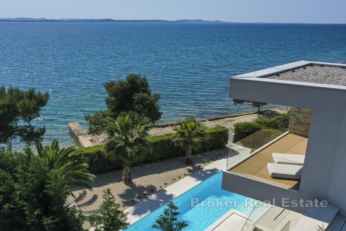 Villa d'architecte en première ligne de mer