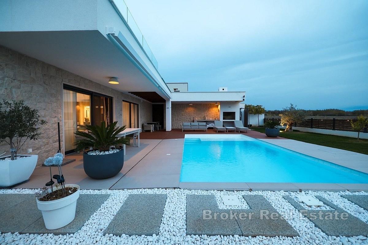 Moderne Villa mit Pool und Meerblick