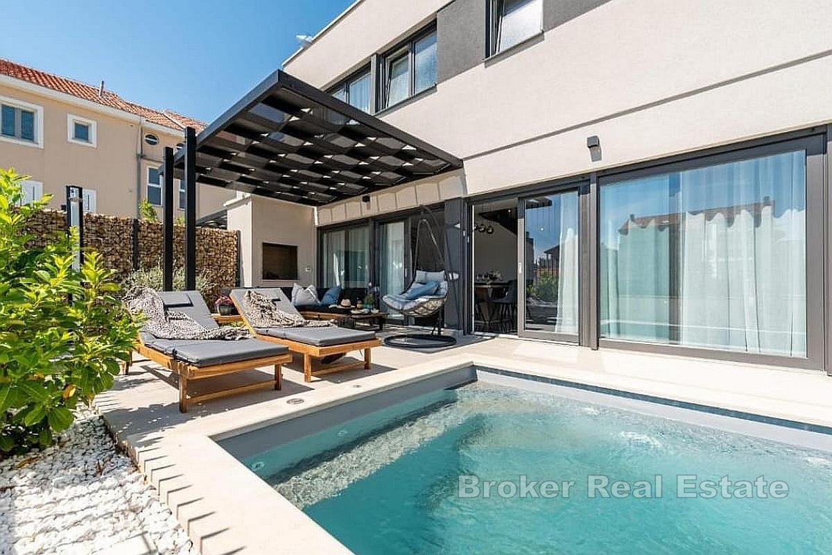 Modernes Haus mit Pool, nur 70 m vom Meer entfernt