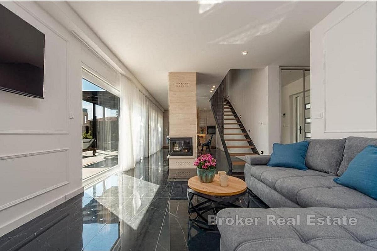 Modernes Haus mit Pool, nur 70 m vom Meer entfernt