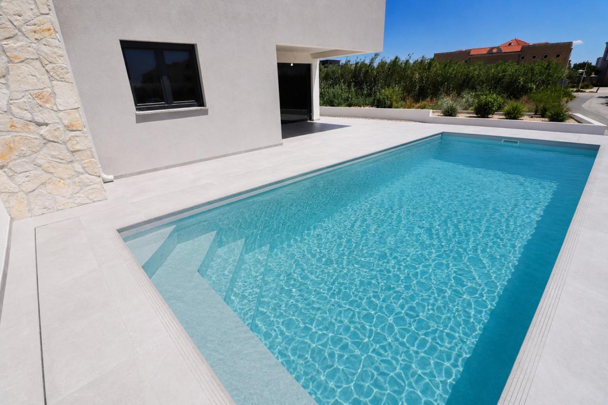 001-1033-06-Zadar-Luxury-apartment-with-private-pool-for-sale