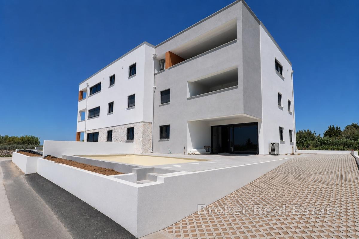 Appartamento di lusso con piscina privata e giardino, a 60 m dal mare