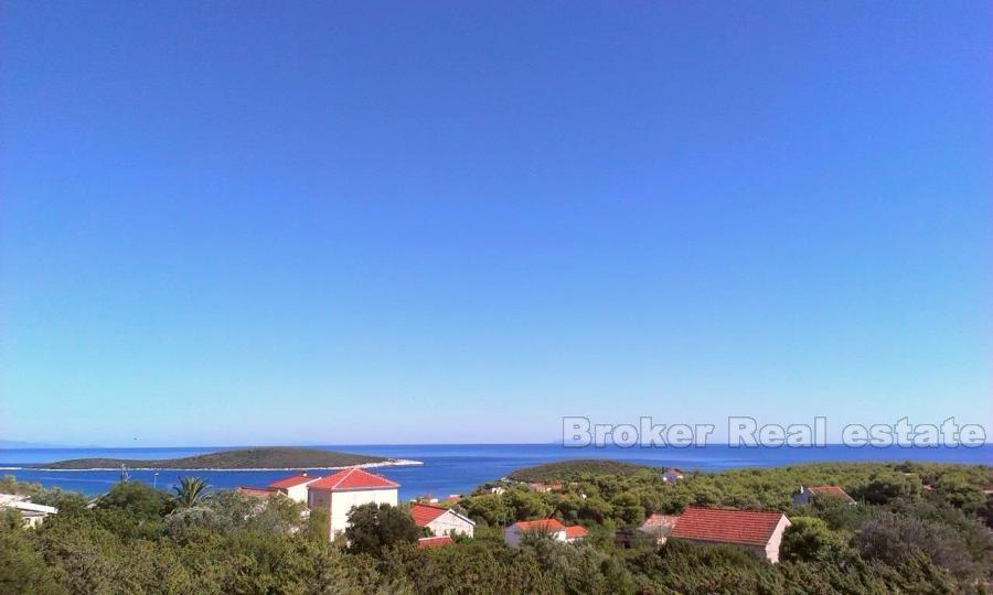 Semi detached house with Mediterranean garden