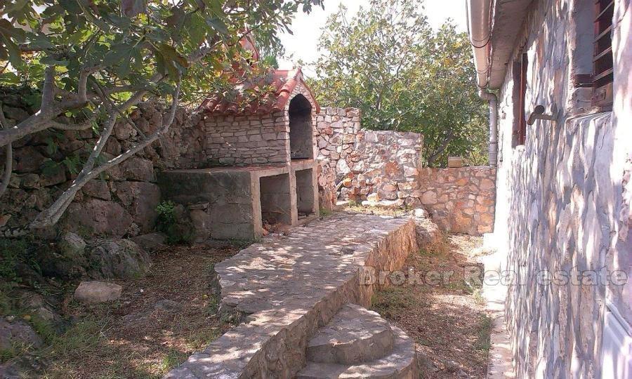 Parhus med medelhavs trädgård