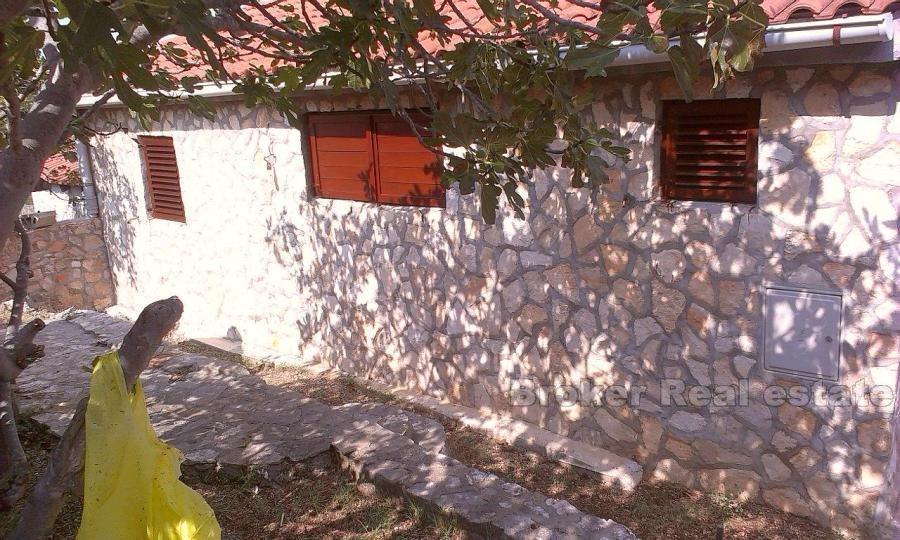 Doppelhaushälfte mit mediterranem Garten