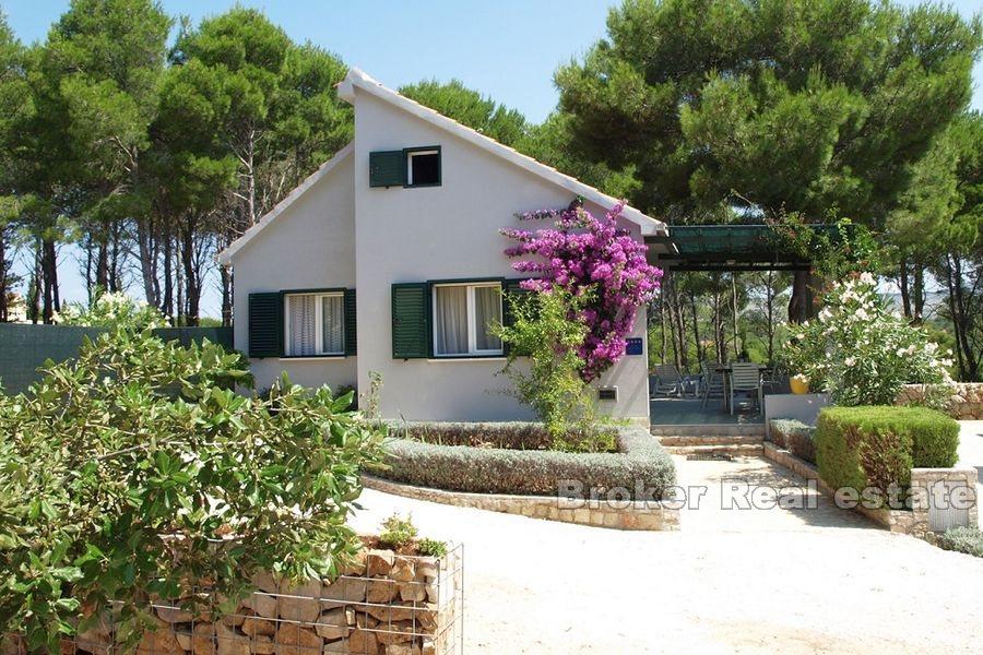 Građevinsko zemljište s malom kućom