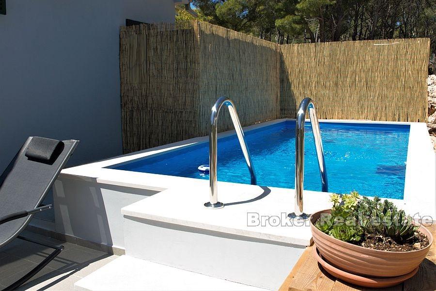 Građevinsko zemljište s malom kućom