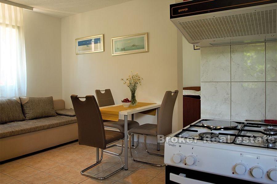 Građevinsko zemljište s malom kućom