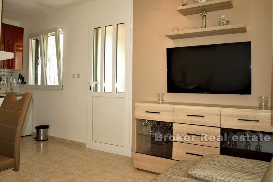 Stavební pozemek s malým domem