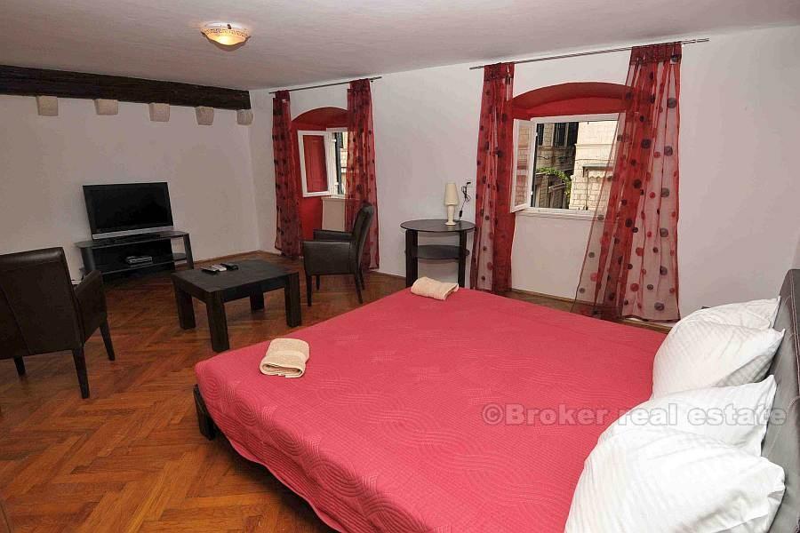 Maison unique, à vendre