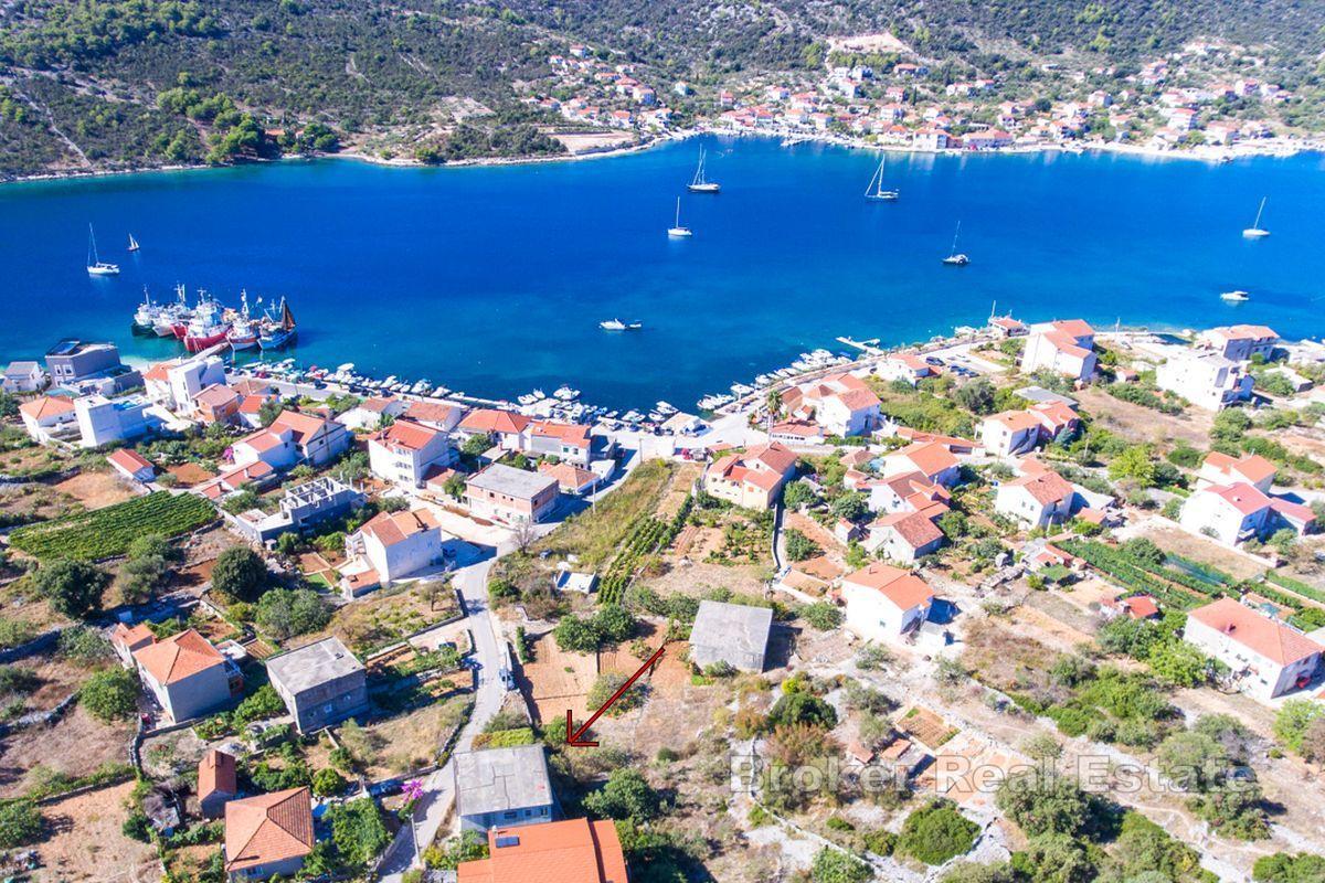 Дом с земельным участком в отличном месте.