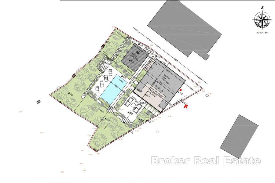 Et hus med byggeland med utmerket beliggenhet