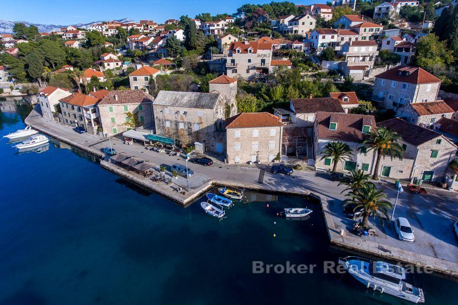 Stenfastighet i centrum av staden