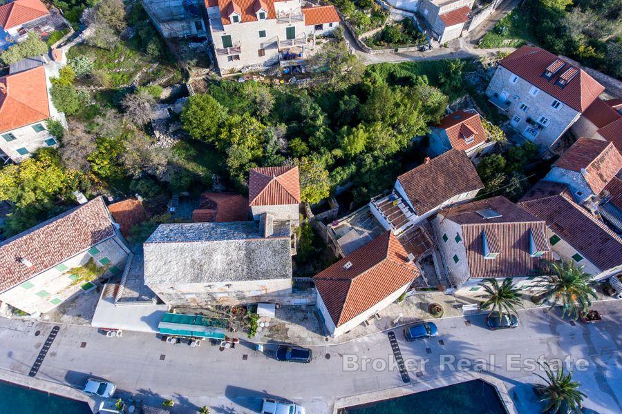 Stenfastighet i centrum av staden