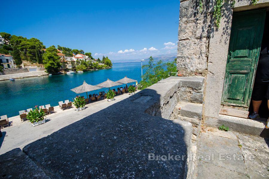 Stenfastighet i centrum av staden