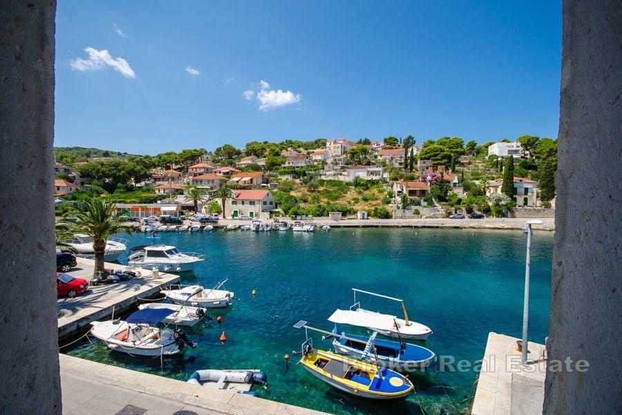 Stenfastighet i centrum av staden