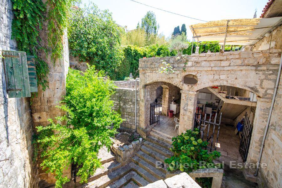 Steinhaus im Zentrum der Stadt